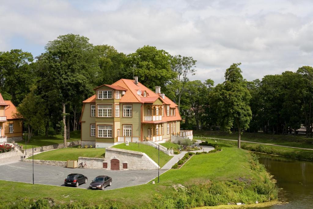 Ekesparre Boutique Hotel Kuressaare Bagian luar foto