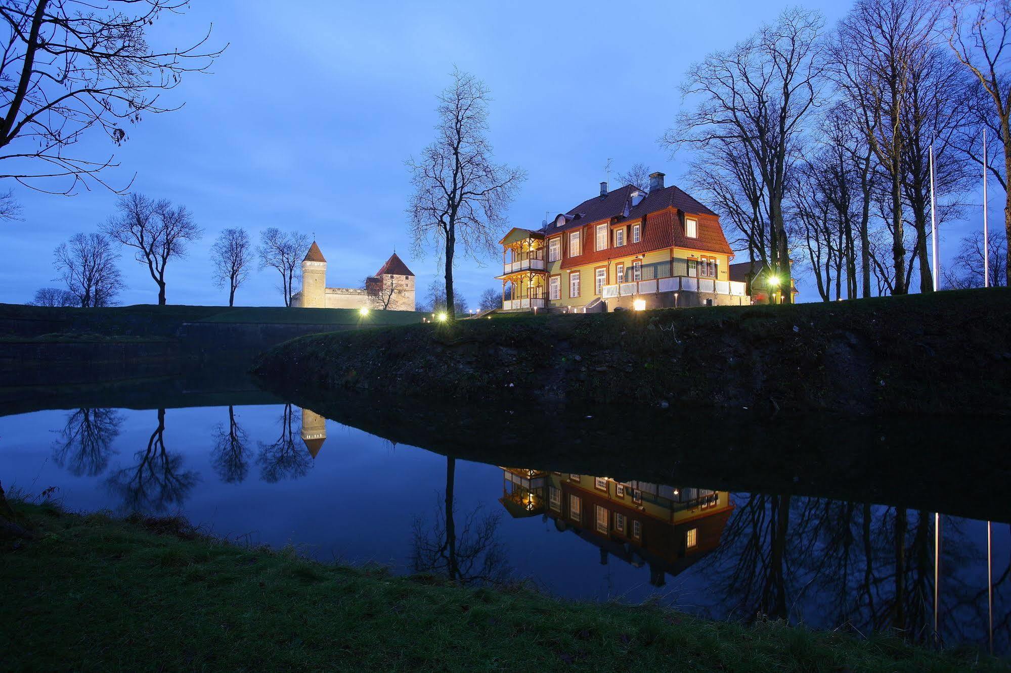 Ekesparre Boutique Hotel Kuressaare Bagian luar foto